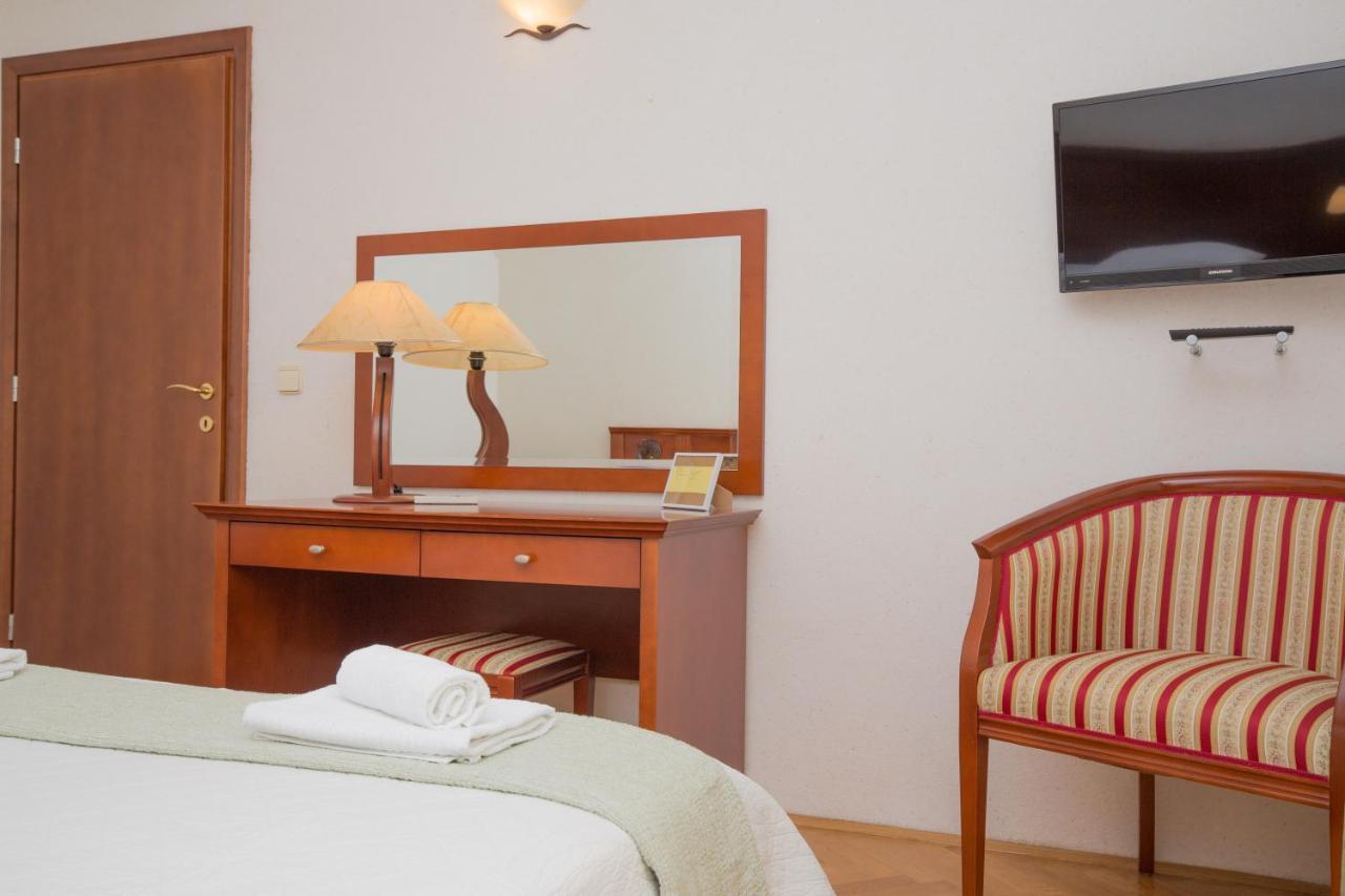 Rooms Plava Laguna Primosten Exterior photo
